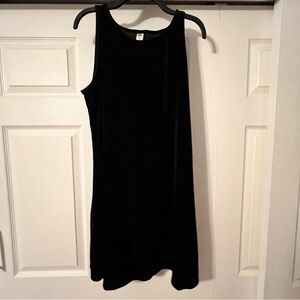 Elegant Black Velvet Sleeveless Dress